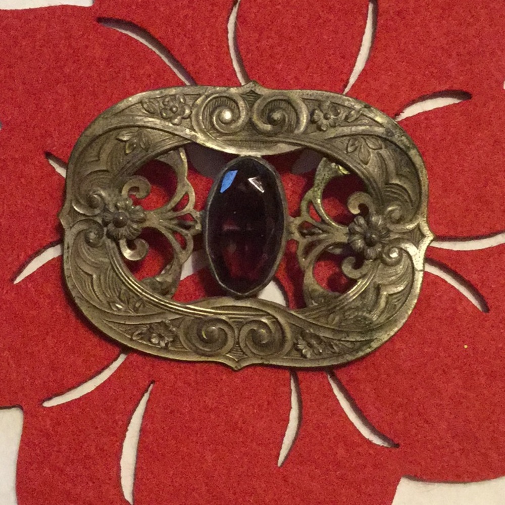 Women’s vintage pin